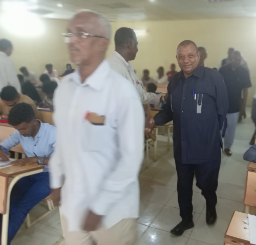 ممثل وزير ماليه نهر النيل الأمين العام للتدريب المهني ووكيل جامعه الشيخ عبدالله البدري وعدد من القيادات يتفقدوا سير انعقاد امتحانات دبلوم التلمذه الصناعيه بمركز التدريب المهني بالقدواب و اكدوا على تصدر مراكز نهر النيل قوائم التفوق في امتحانات التلمذه الصناعيه