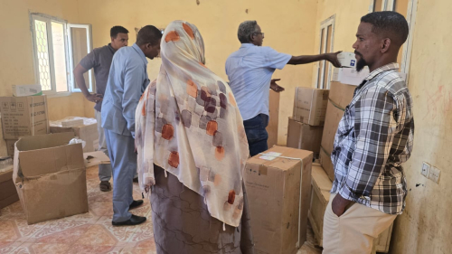 وزارة المالية بنهر النيل تسلم اجهزه ومعدات طبية لمركز صحى ام الطيور وسط بمحلية عطبرة